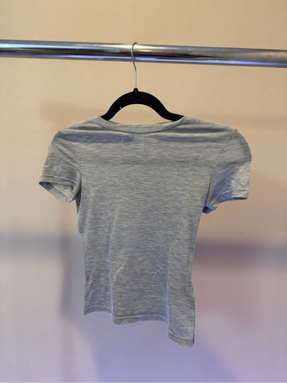 H&M Divided Heather Grey Fitted Short Sleeve Crewneck Top (Size XS)